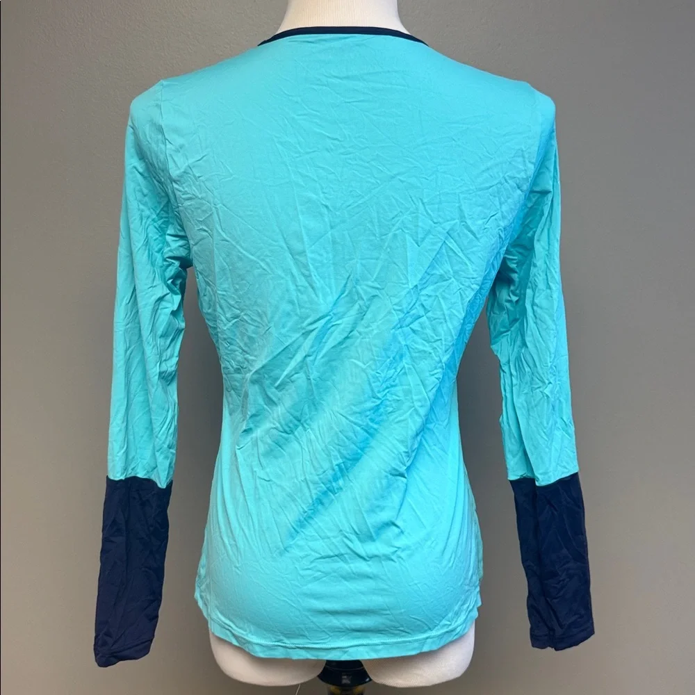 Lands’ End Aqua Long Sleeve Performance Stretch Top Size S - Picture 2 of 4